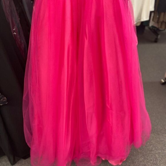 Beyond ladies 4 white and hot pink Strapless formal dress - Picture 6 of 7
